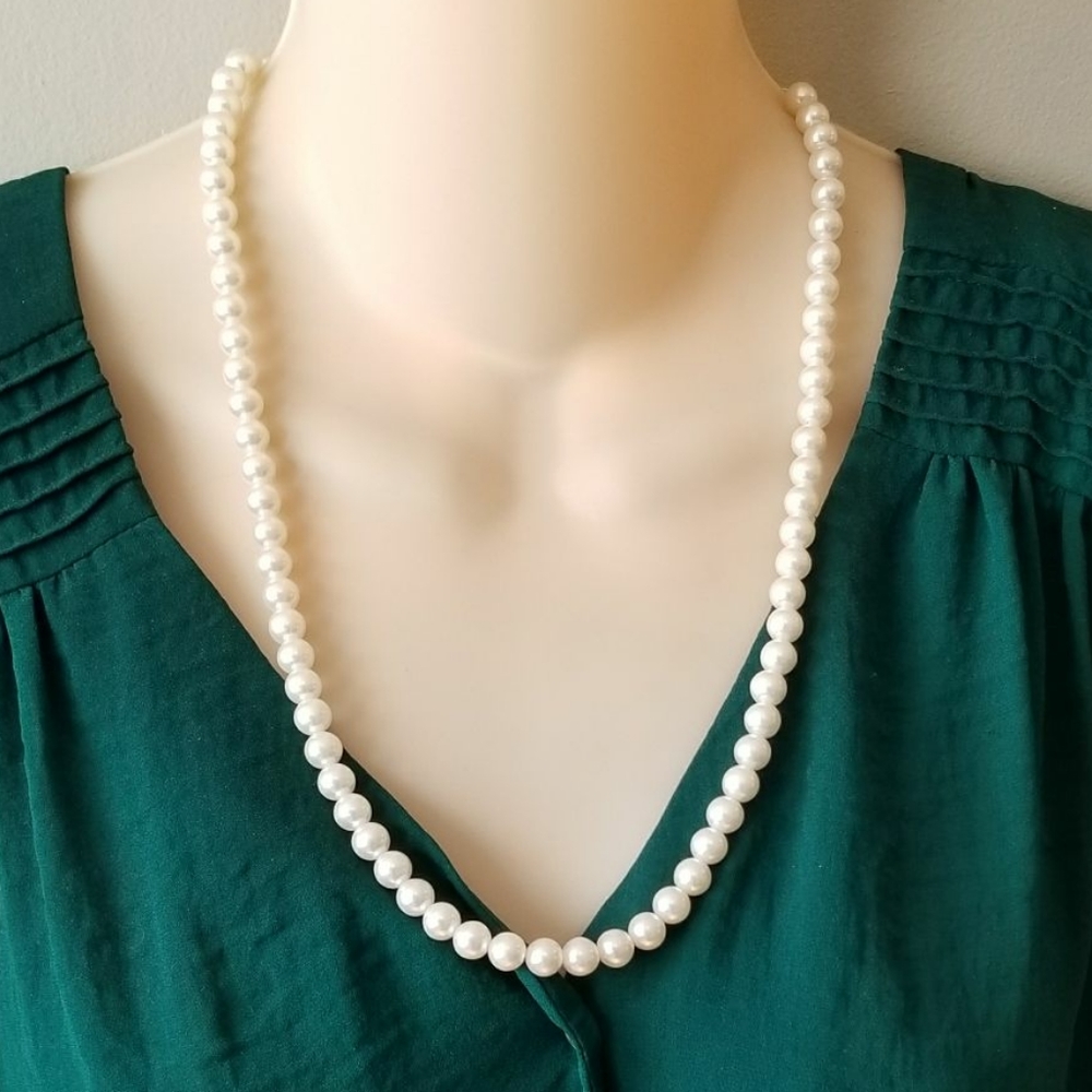 Vintage necklace white plastic Pearl Necklace pearlcore